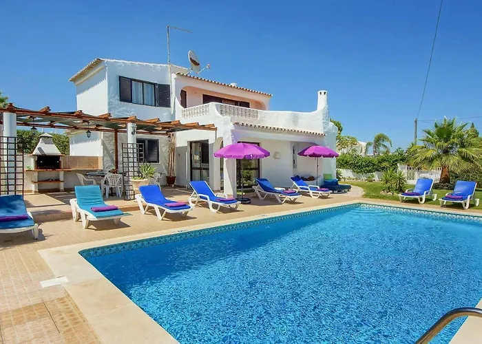 Villa à 4 Chambres à Coucher