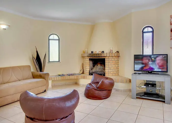 Villa à 4 Chambres à Coucher
